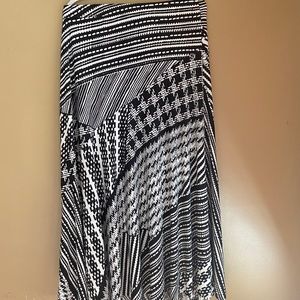 Woman's Long skirt Chicos size 1(8) black and white